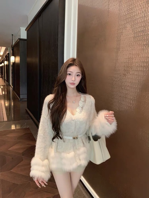 网红同款轻奢感矜贵狐狸毛皮草重工亮丝V领针织开衫女洋气时髦|undefined