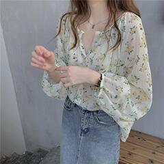 韓国系の甘い小清新な花の長袖のシフォンのシャツの女性の夏のchiの復古の気質の超仙のゆったりしている上着