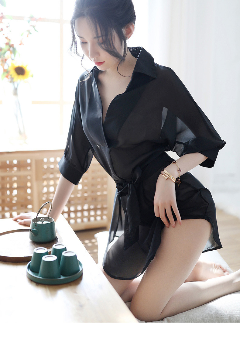 검은 목욕 가운