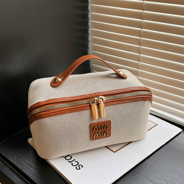 Retro capacious cosmetic bag