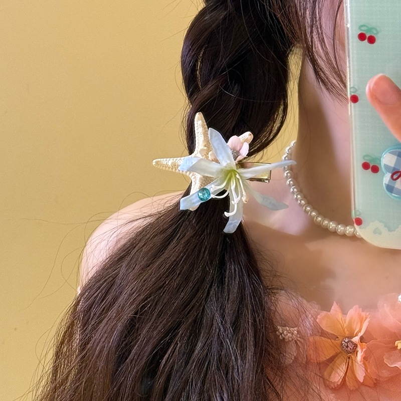 Flor de tela con incrustaciones de diamantes Horquilla de estrella de mar Estilo de vacaciones junto al mar Clip de pico de pato lateral Viajes Fotografía Moda Accesorios para el cabello de todo fósforo