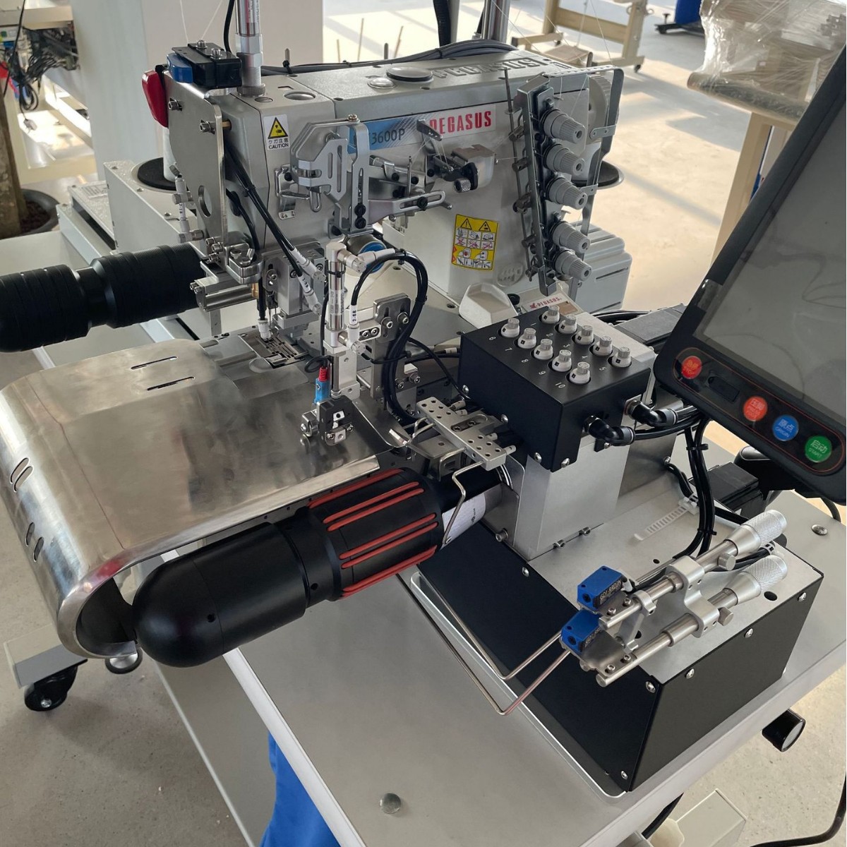 Nuevo automático camiseta máquina de pellizco una persona operar dos máquinas de coser automáticas máquina de coser industrial