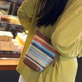 时尚热销女包2025夏天新款拉菲草配牛皮编织斜挎包拼接百搭水桶包