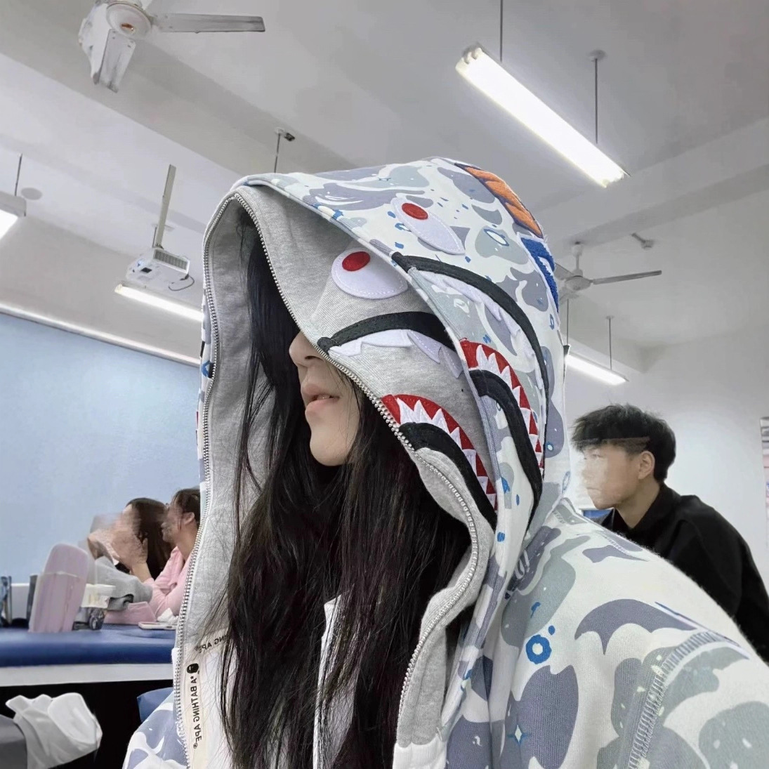 潮牌BAPE鲨鱼迷彩拉链卫衣男女情侣款宽松潮流加绒连帽开衫外套男 2