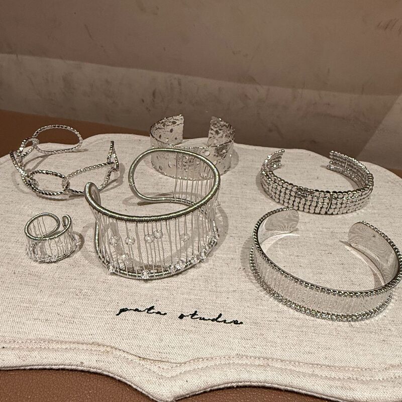 South Korea High-grade Sense Zircon Geometric Bracelet Entry Luxury Niche Design Sense Bracelet Red Riding Book Same Style Jewelry Women's Jewelry South Korea High-grade Sense Zircon Geometric Bracelet Entry Luxury Niche Design Sense Bracelet Red Riding Book Same Style Jewelry Women's Jewelry