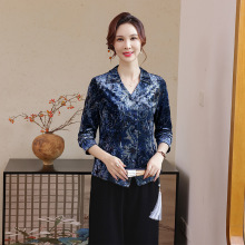 上衣服中老年女装小衫金丝绒妈妈秋装外套洋气春秋大码衬衫奶奶装