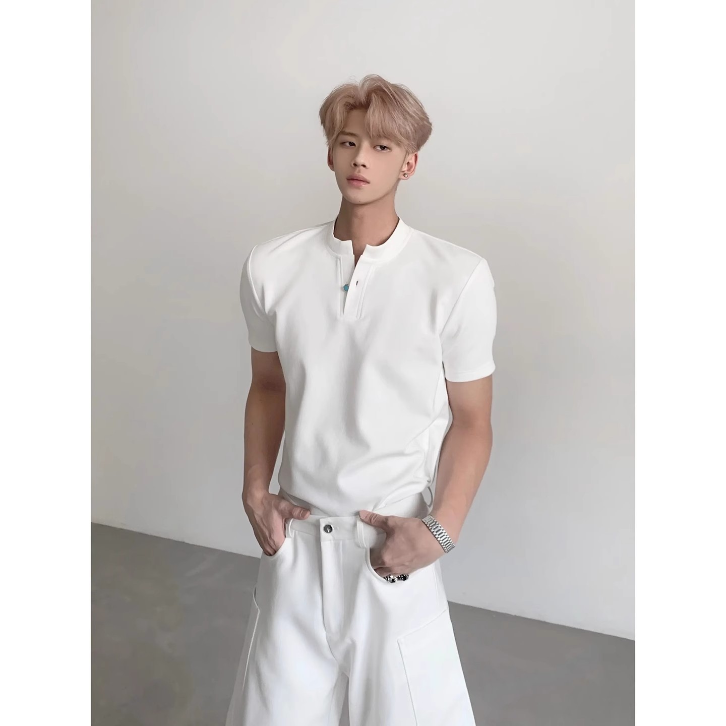 White Henry Collar Right Shoulder T-Shirt Men's Summer American Fashion Brand Niche Handsome High-End V-Neck Short-Sleeved Polo Shirt