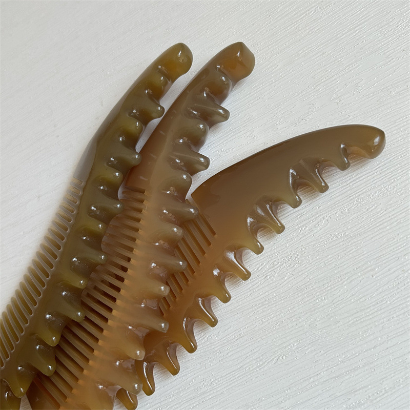 Natural Horn Comb Thickened Massage Comb with Back Pins and Raised Tail Handle 18 cm for Scalp Care quality and texture