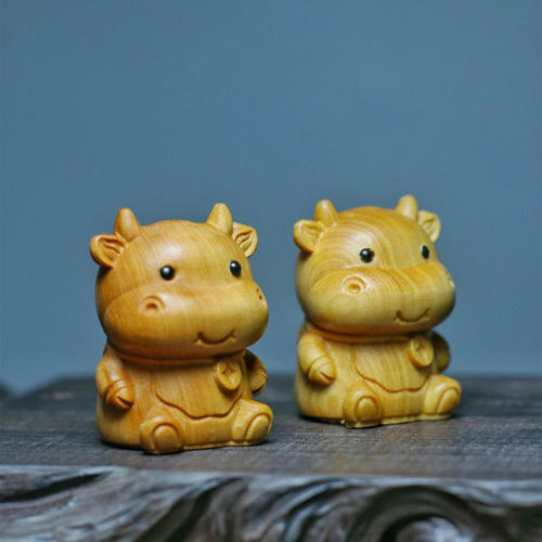 Thuja wood carved small animal handle pieces copper coins calf zodiac cow pendant keychain wooden crafts gifts