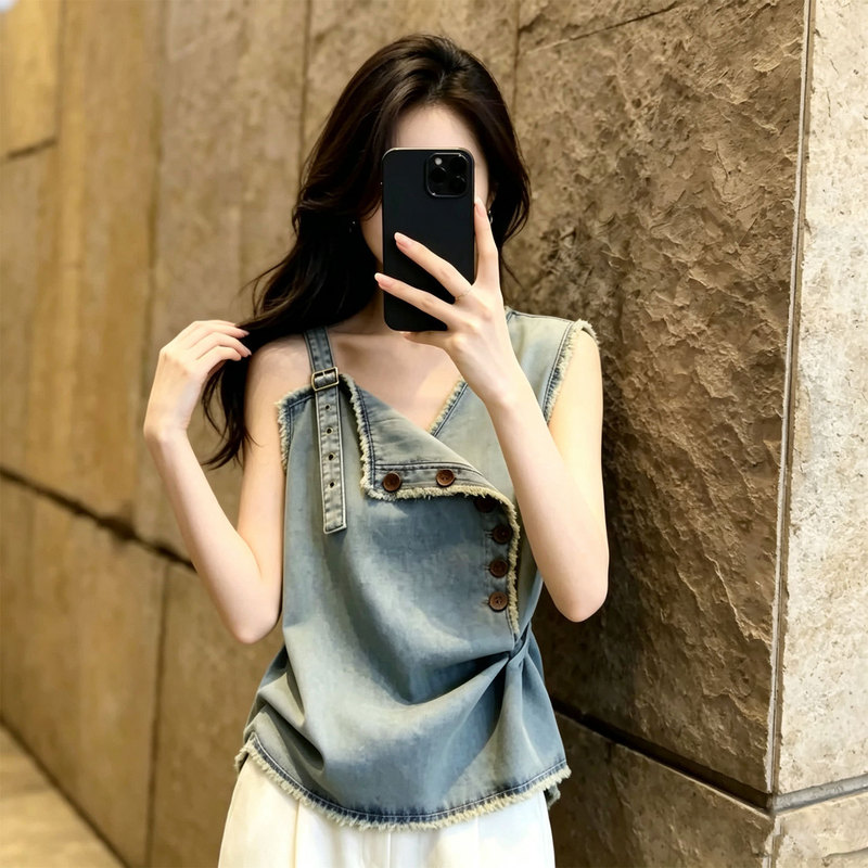 Textured niche denim top, 2026 summer new model, light blue, waist-cinching, slimming, retro design, off-shoulder top