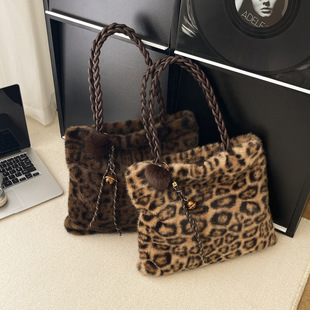 ���]������ë�q����μ��Ů�¿�С��ͨ��ëë�����r�б��y���ذ�