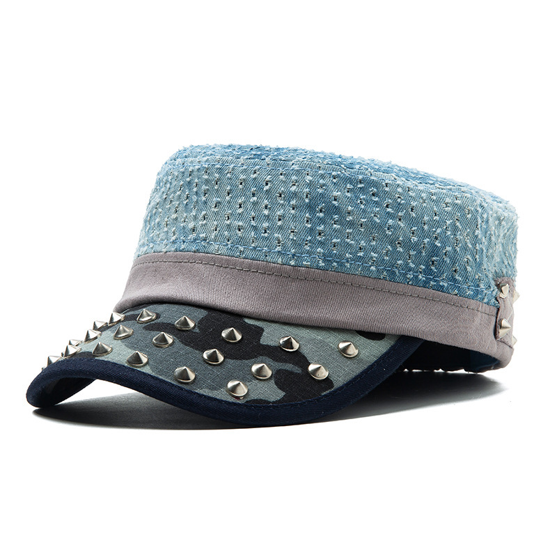 Cappellino hip hop vintage con testa di leopardo e borchie_voghion.com