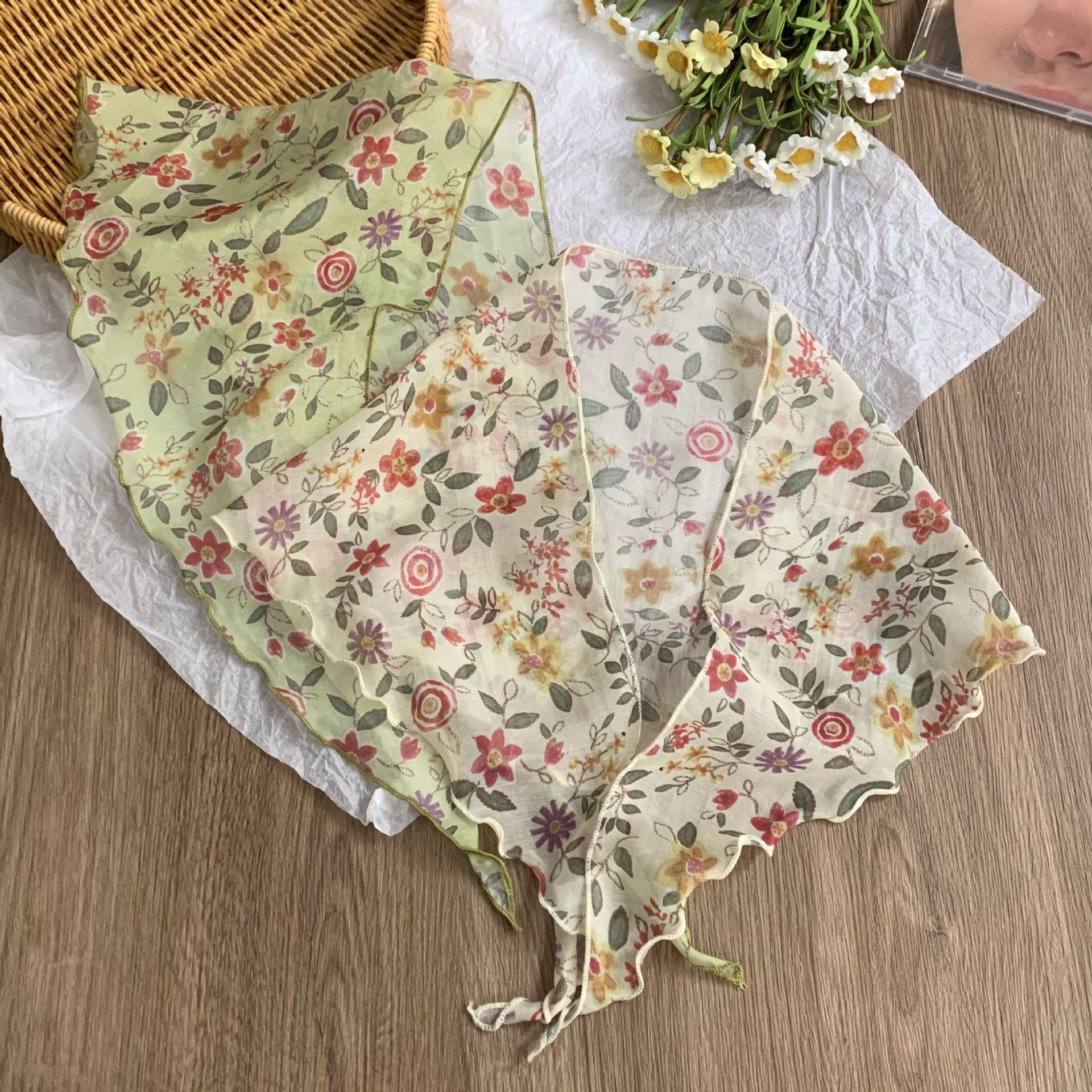 Bufanda triangular babero femenino verano todo fósforo simple pequeña bufanda de seda coreana pañuelo floral verano femenino diadema estilo pastoral