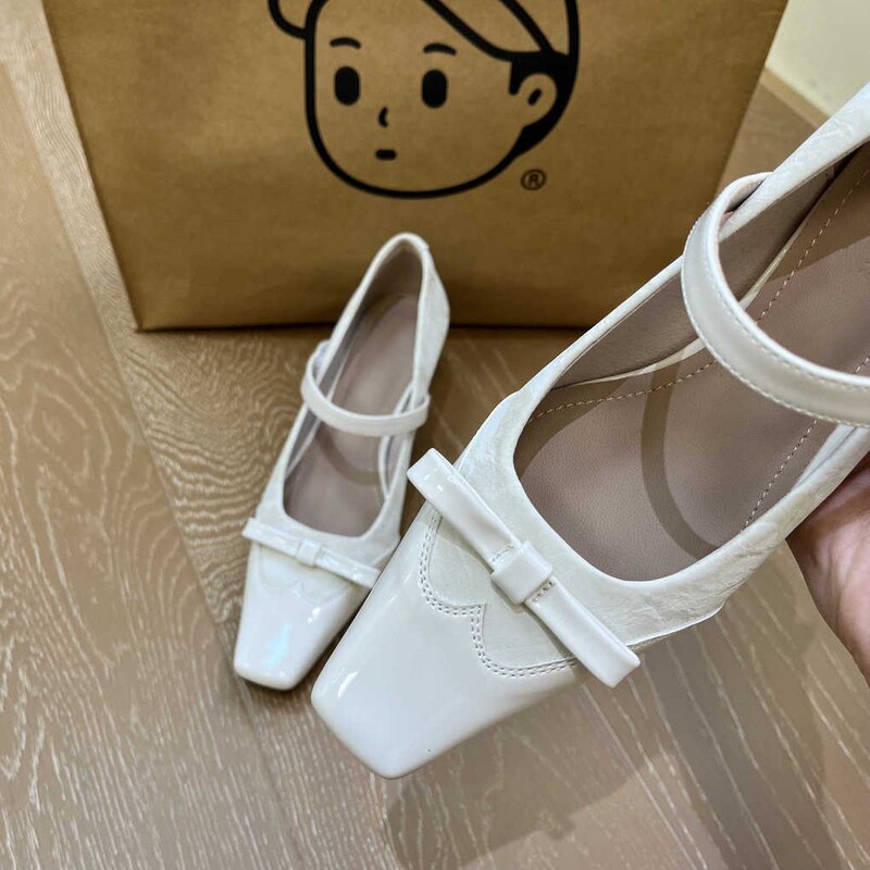 White Mary Jane Shoes with Skirt Shallow Mouth Soft-soled Single-layer Shoes Commuter All-match High-heeled Shoes Women's Spring New Arrival White Mary Jane Shoes with Skirt Shallow Mouth Soft-soled Single-layer Shoes Commuter All-match High-heeled Shoes Women's Spring New Arrival