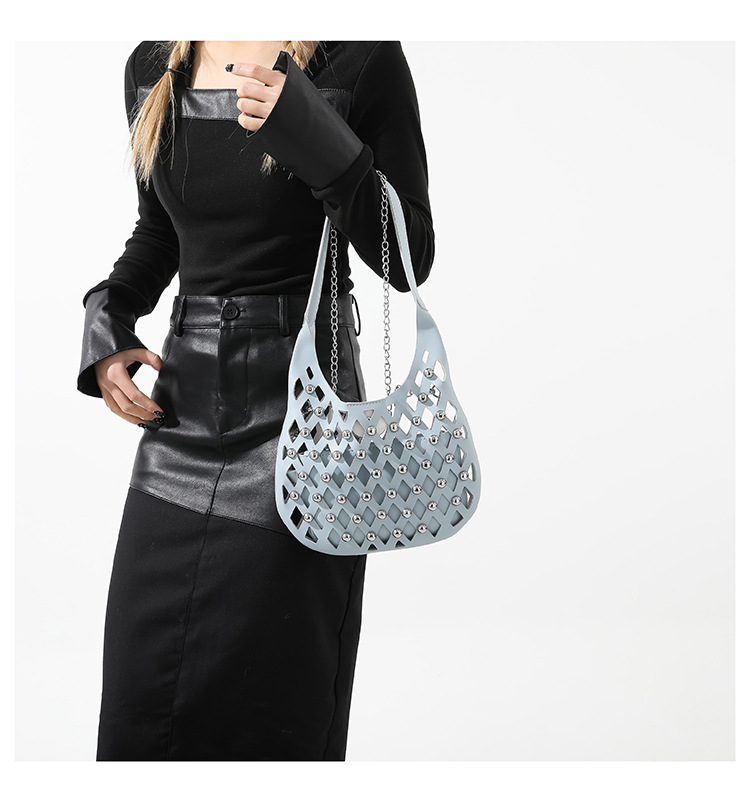 Women's Small Pu Leather Argyle Streetwear Pillow Shape Magnetic Buckle Underarm Bag display picture 8