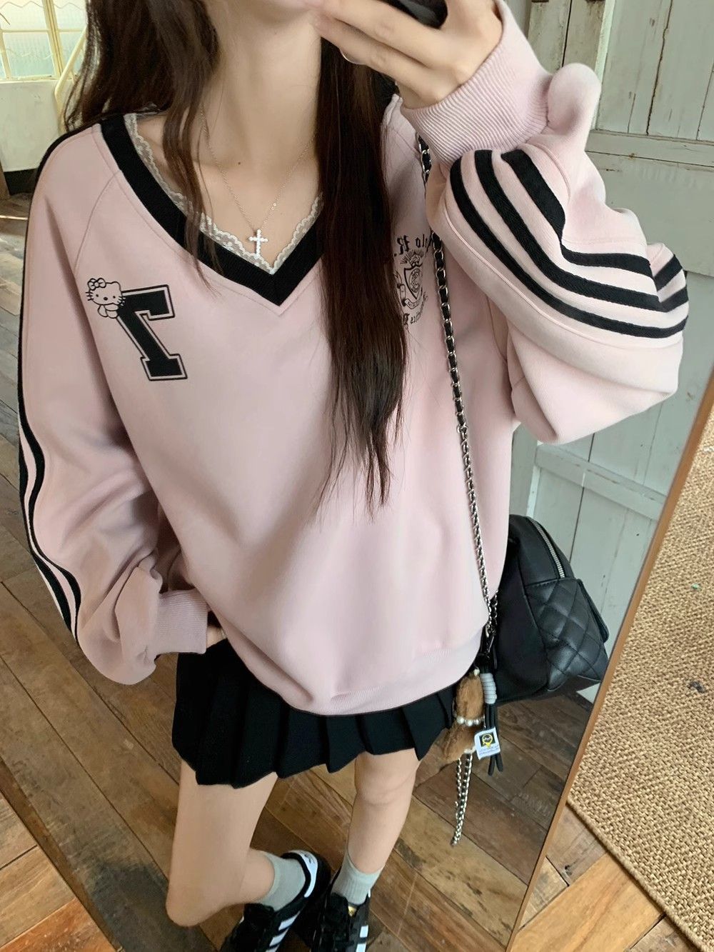【320グラムの薄いタイプ】アルファベットのプリントレースはvネックの長袖のカーディガンの女性のゆったりとしたカジュアルな上着をつなぎ合わせます。