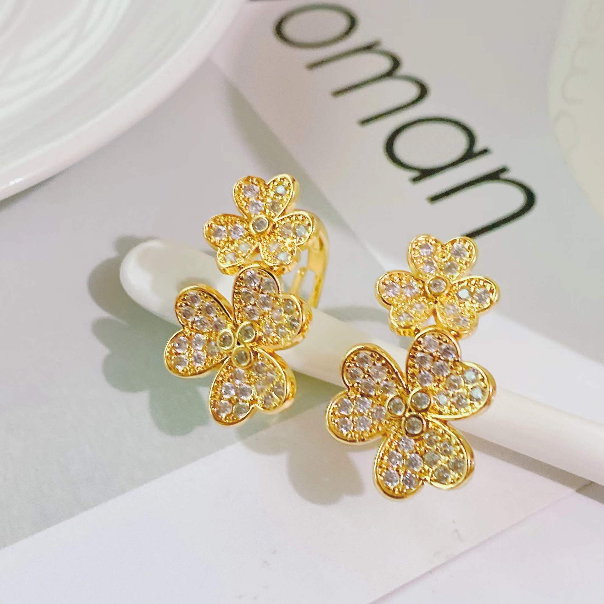 European And American Fashion Trend Ring 18k Gold Plated With Zircon Four-leaf Clover Ring display picture 5