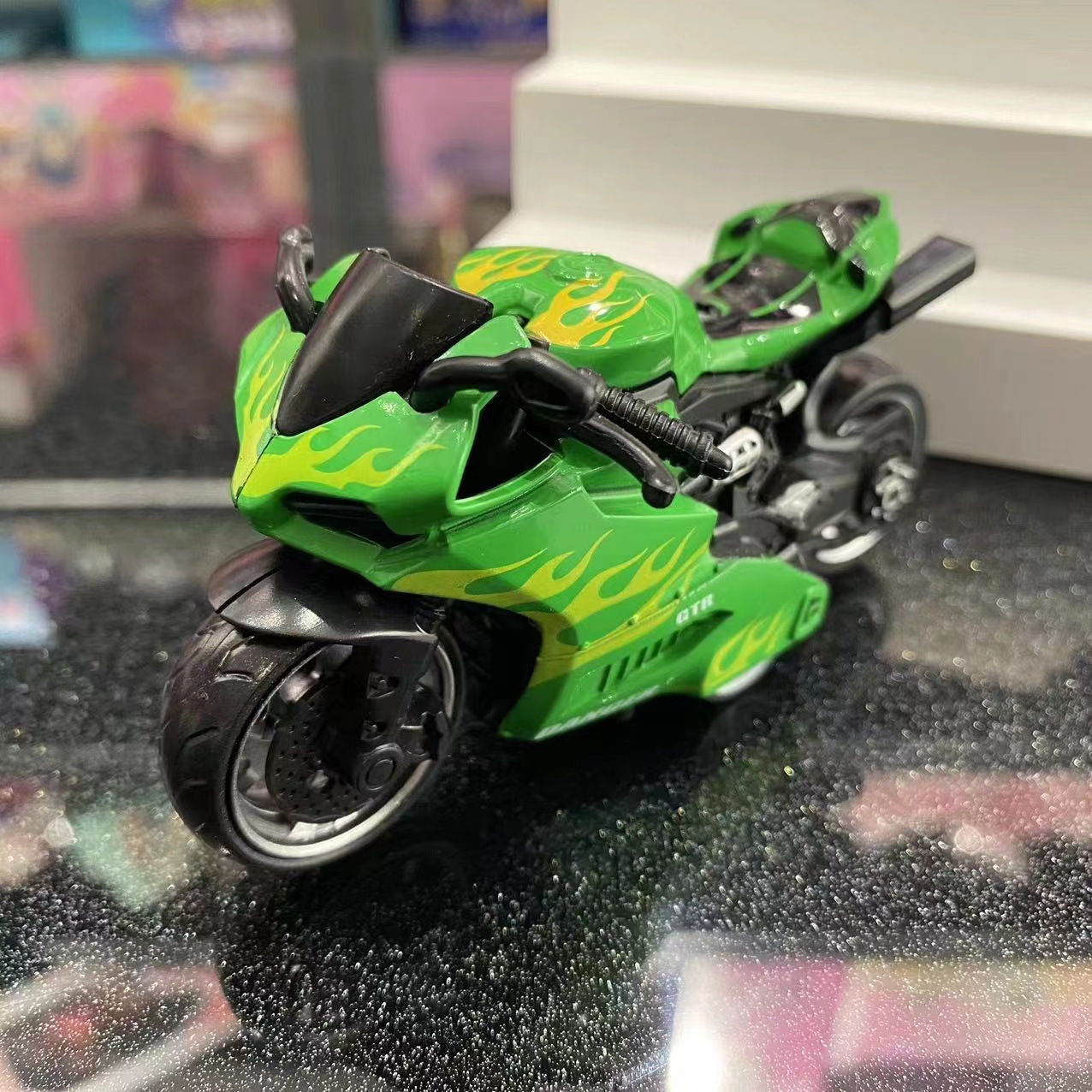 Aleación de retroceso modelo de motocicleta decoración simulación de plástico carreras de juguete transfronterizo llavero colgante agarre decoración de la máquina