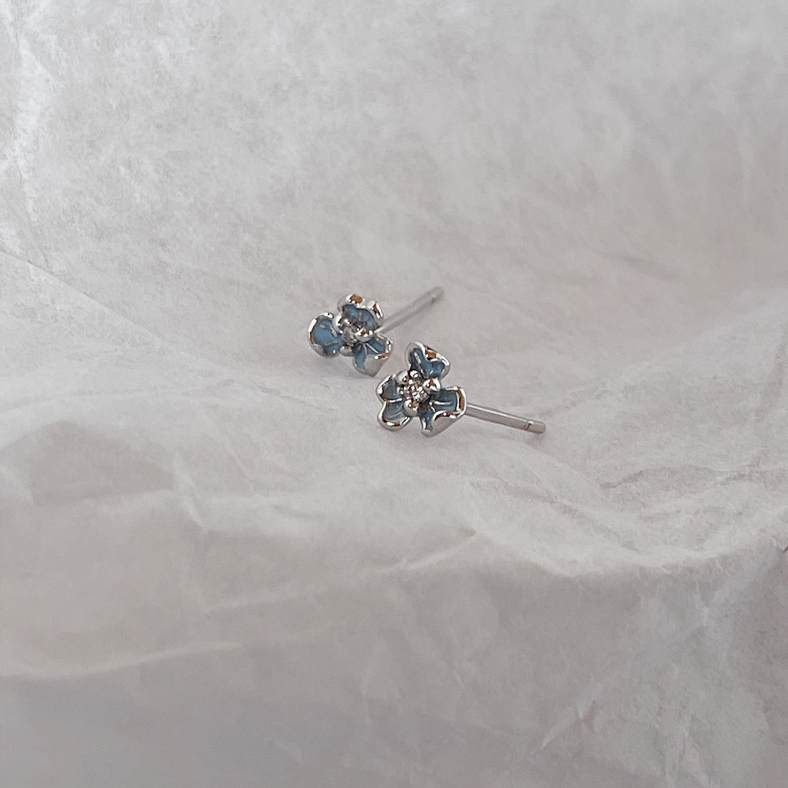 Pendientes de aro lisos para mujer, lujo ligero, pendientes de alta gama, pendientes populares, aretes de diseño exclusivo, aretes de otoño e invierno al por mayor