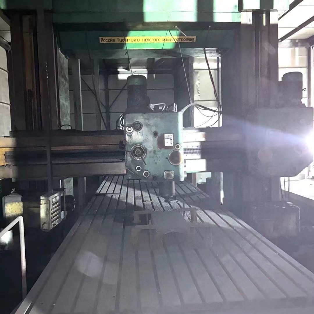 出售俄罗斯3x11米龙门铣4个铣头龙门高度2500龙门宽3800