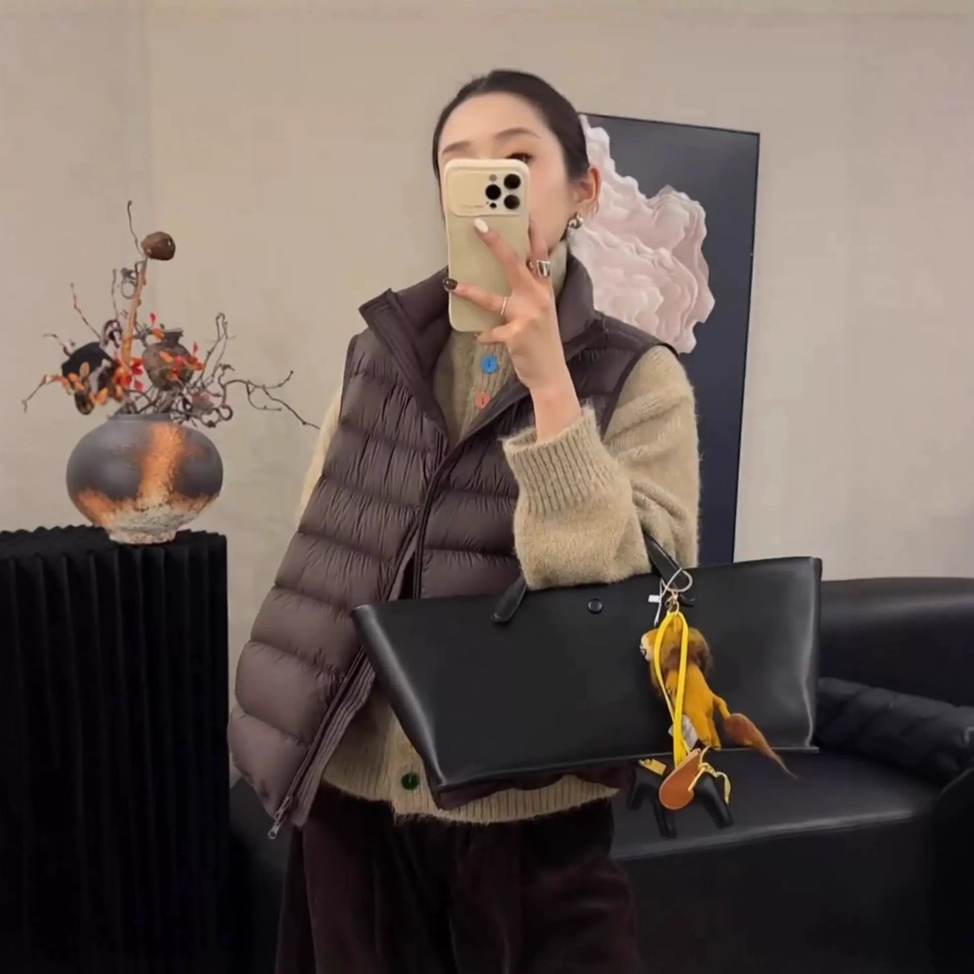 今年流行爆款设计感羽绒马甲女装2025秋冬白鸭绒时尚洋气坎肩上衣