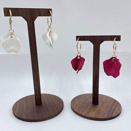 耳钉;耳环;手镯