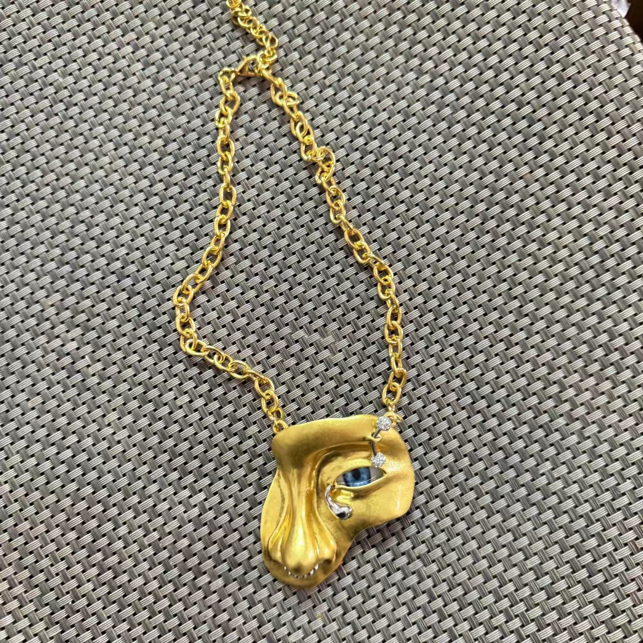 Exaggerated Half-face Mask Cuban Necklace High-end Retro Torque_voghion.com