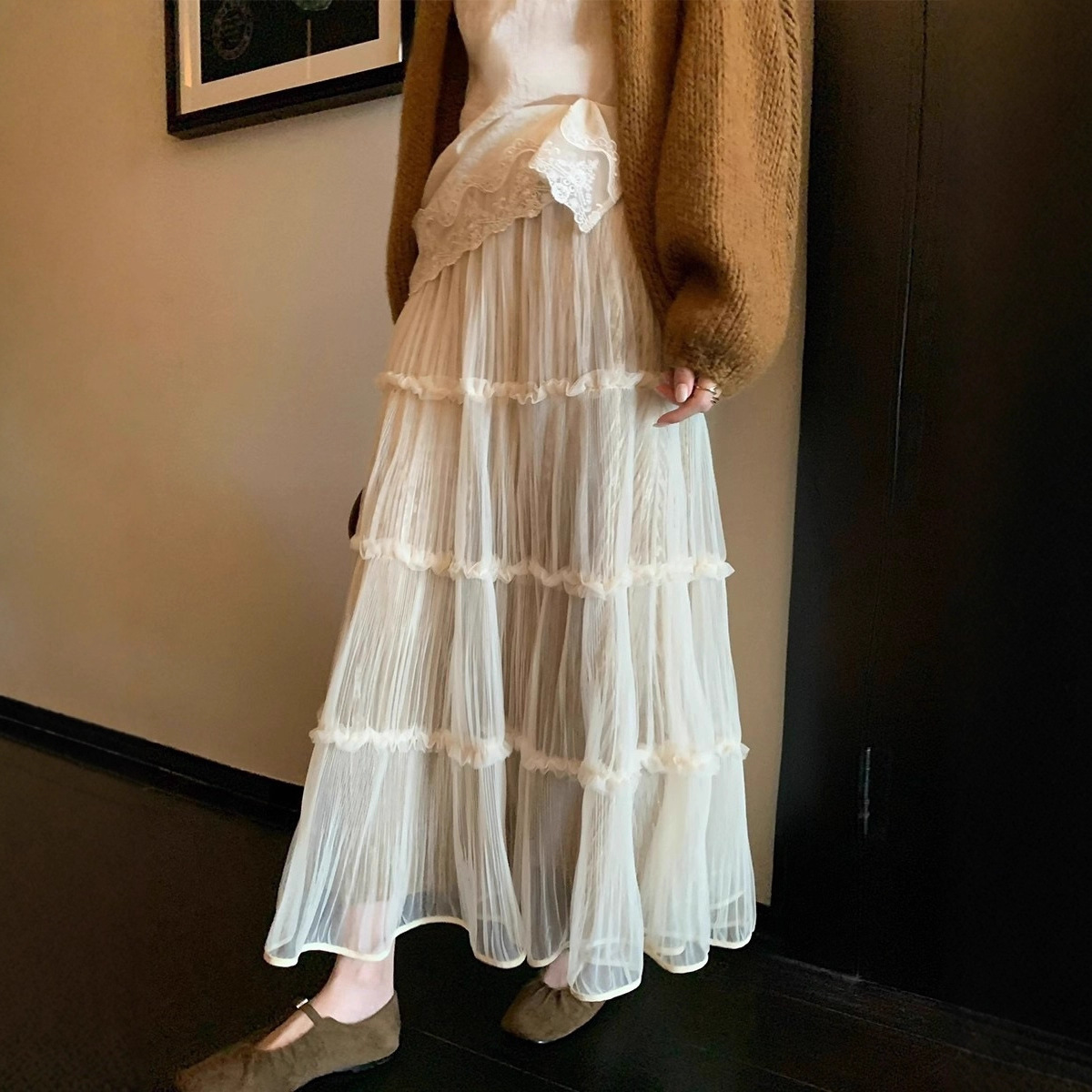 [Chuhe] Autumn and Winter Mesh Splicing Cake Skirt with Large Hem, Lace Gentle Style A-Line Skirt