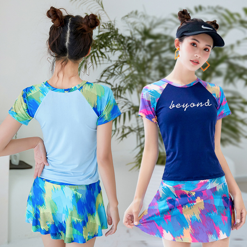 Ms. swimwear student motion new pattern lady Swimsuit Short sleeved Split conservative Hot springs lady Swimwear