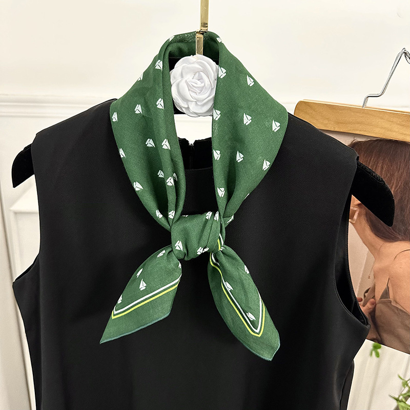 Una toalla de seda de algodón cuello pequeña toalla cuadrada de alta calidad nueva toalla de punto de onda universal correa de pelo protector de cuello pequeño chal