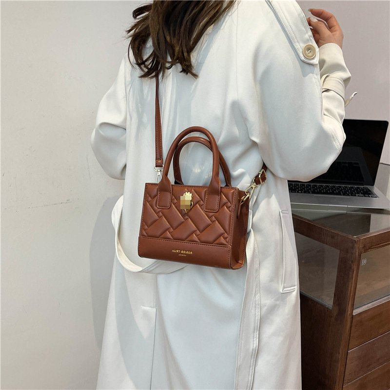 Bolso de PU transfronterizo nueva tendencia charol rombo pequeño cuadrado bolso de mensajero de un solo hombro de alta gama de nicho