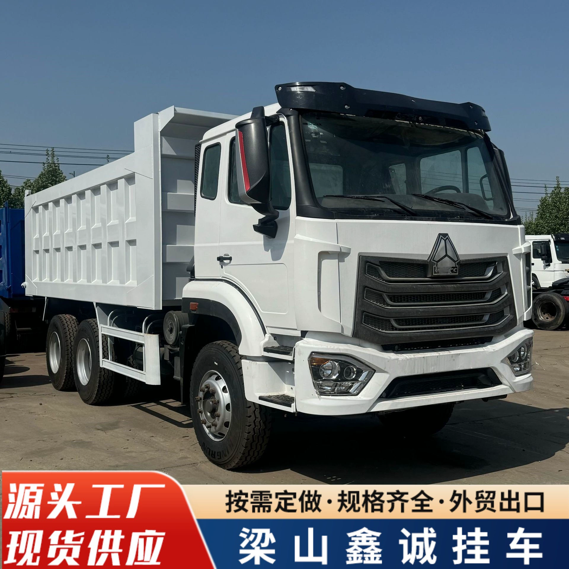 Трансграничные продажи самосвалов Howo, заднеприводных восьмиколесных самосвалов, самосвалов с правым расположением кабины для перевозки песка и гравия.