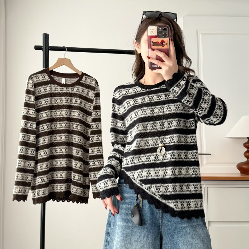 Plus Size Women's Spring Loose Fit, Flattering, Sweet Lace Striped Floral Sweater, Versatile Casual Knit Top 032607