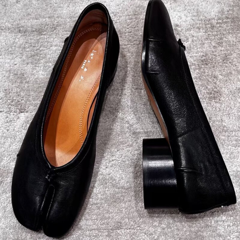 3cm Mid-Heel Sheepskin Tabi Split-Toe Shoes, Same Style as for Stay-At-Home Girls, Horseshoe Pig's Hoof Shoes, Chunky Heel, Wrinkled Sheepskin Pig's Foot Single Shoes