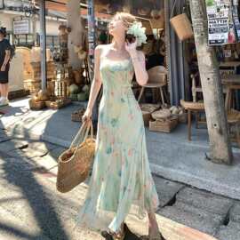 温柔风独特巨好看的修身包臀吊带裙绝美印花仙女连衣裙2026年夏季