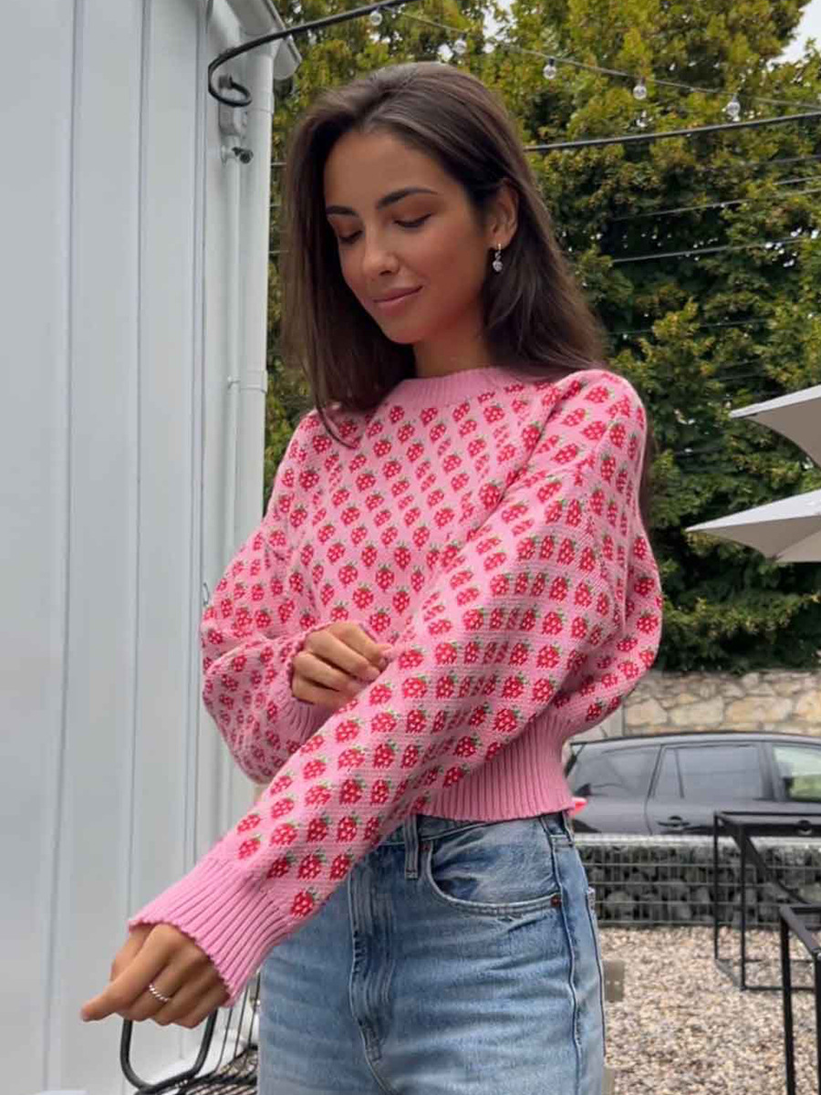 Suéter de cuello redondo transfronterizo 2025, nuevo suéter jacquard de fresa de otoño y invierno, suéter de manga larga corta de estilo europeo y americano para mujeres