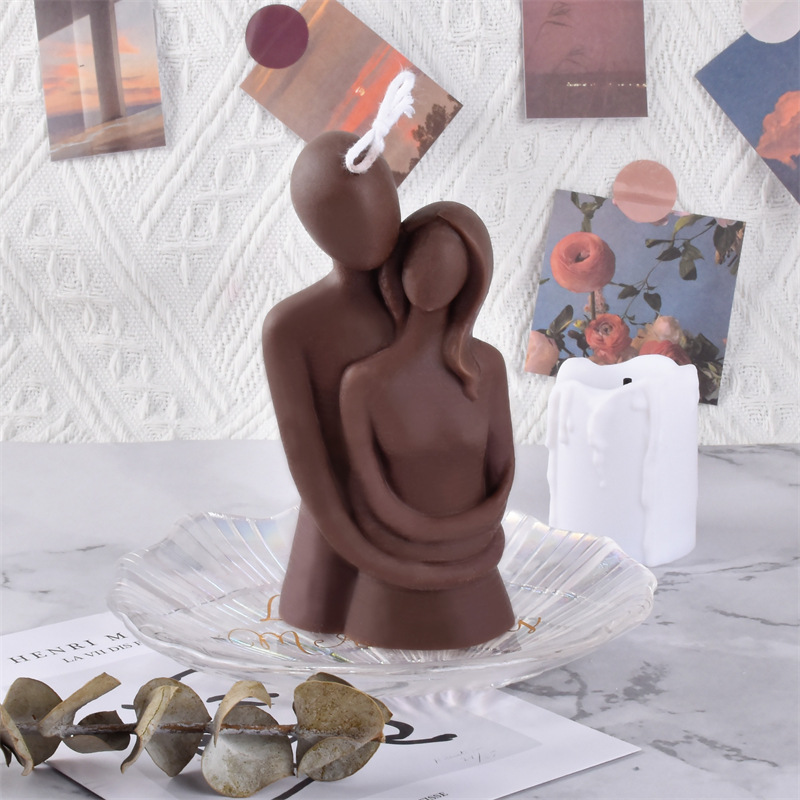 [Love in arms] Couple embraces aromatherapy candle lasting lock love Valentine's Day gift