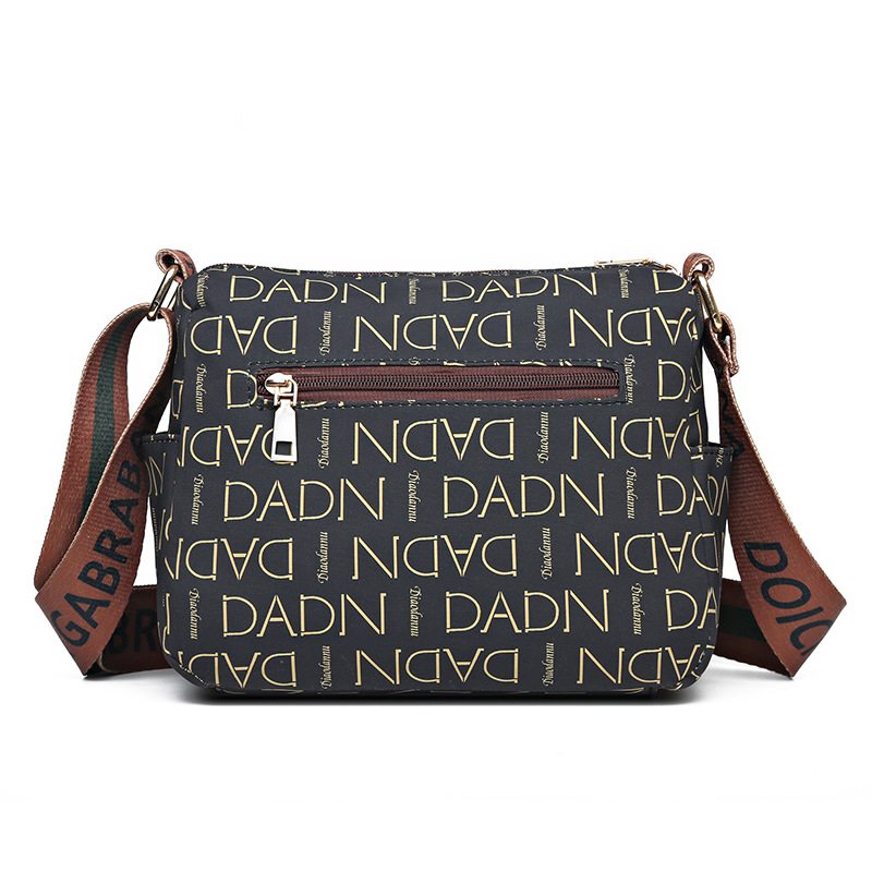 Borsa da donna 2023 Nuovo modello per anziani, borsa piccola stampata elegante di alta gamma, borsa a tracolla per donne di mezza età e_voghion.com