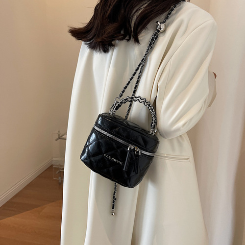 Textured mini bag for women, new trendy niche design, shoulder crossbody bag, diamond chain, portable bucket bag