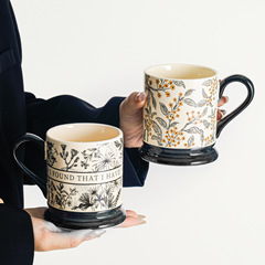 中古風陶磁器のコップの高級な精巧な家庭用のコップのマグカップは女子学生の友達にプレゼントのコーヒーカップを送ります。
