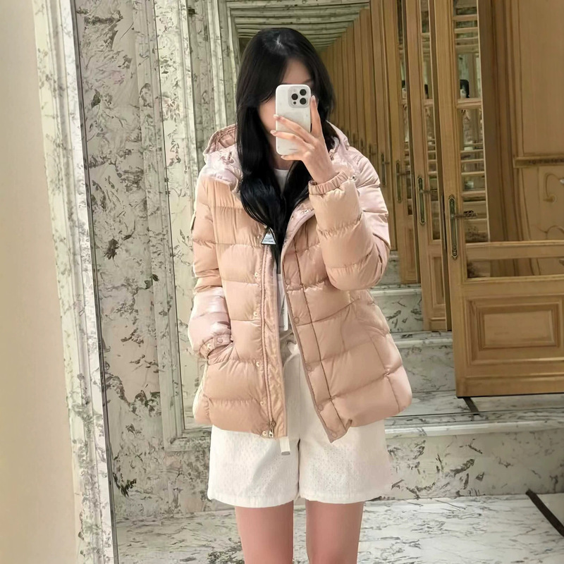 Mengkou New 2026 Women's Slim-Fit Hooded down Jacket, Shiny and Slimming, Winter Thickened Fashionable Warm Coat Mengkou New 2026 Women's Slim-Fit Hooded down Jacket, Shiny and Slimming, Winter Thickened Fashionable Warm Coat