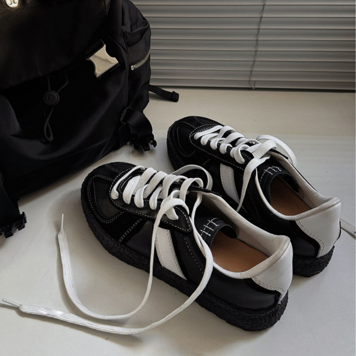 Nischen-Trainingsschuhe aus schwarzem Leder für Damen, Sport- und Freizeitschuhe mit runder Spitze und dicker Sohle,_voghion.com