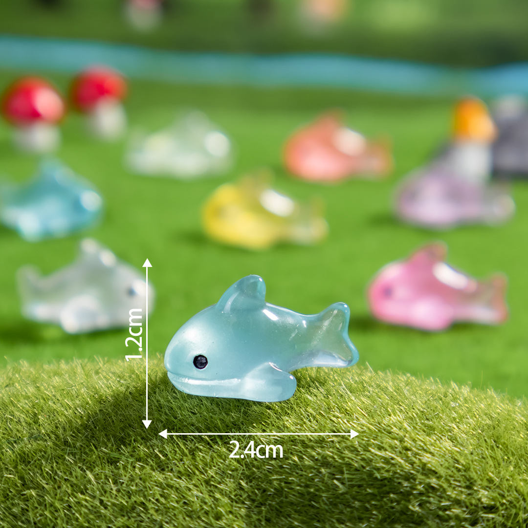 어둠 속에서 빛나는 작은 동물 상어 믹스