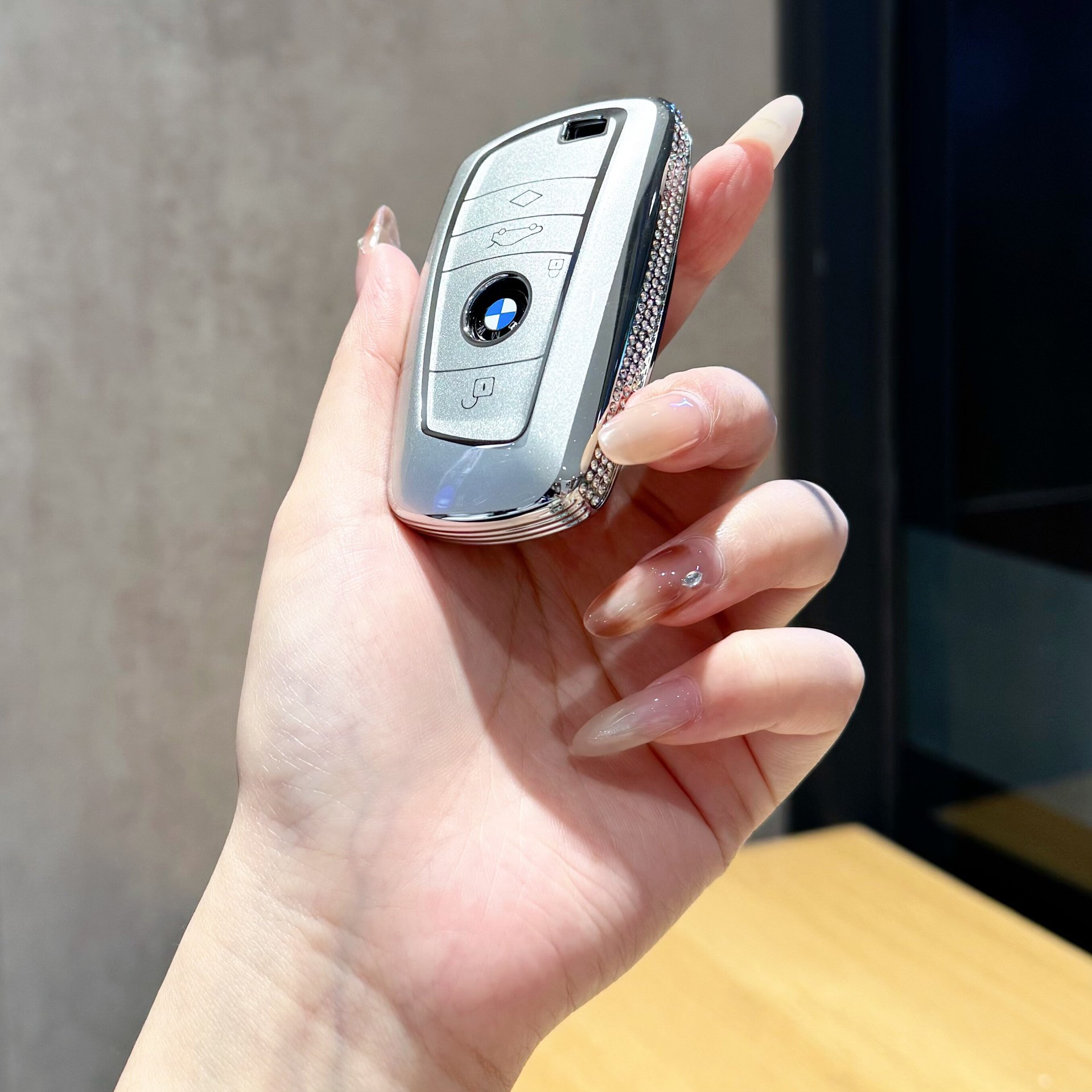 Suitable for BMW key cases, new 3 Series 330li, 5 Series 530li, X1, X2, X3, X4, X5, blade-style women's key case