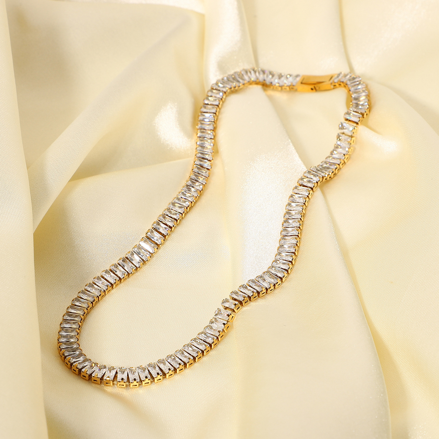 Collar Cuadrado Cúbico De Zirconia De Acero Inoxidable Chapado En Oro Al Por Mayor Nihaojewelry display picture 9