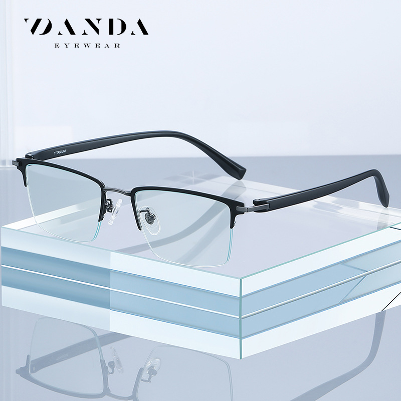 En stock nuevas gafas de titanio puro ST6213 hombres de negocios anti-azul gafas de luz TR gafas de pierna puede ser equipado con gafas de miopía