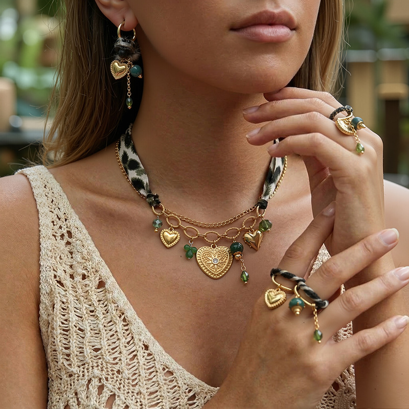 Tina Europa y los Estados Unidos transfronterizos en el viento de moda amor colgante collar de pecado pendientes de corazón de melocotón anillo joyas al por mayor