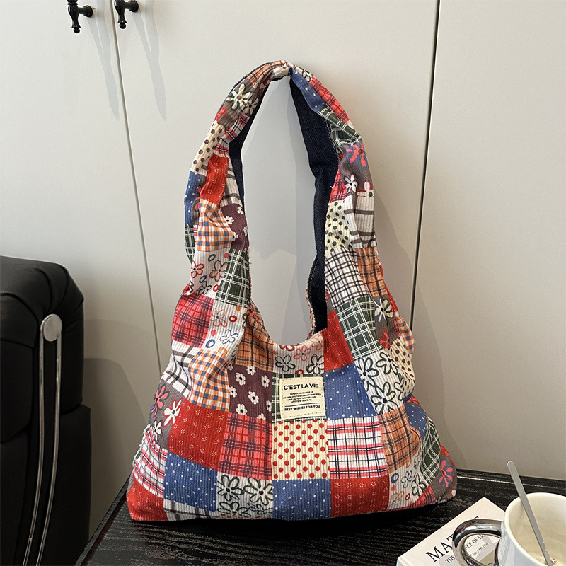 Summer retro ethnic capacious one-shoulder bag for leisure