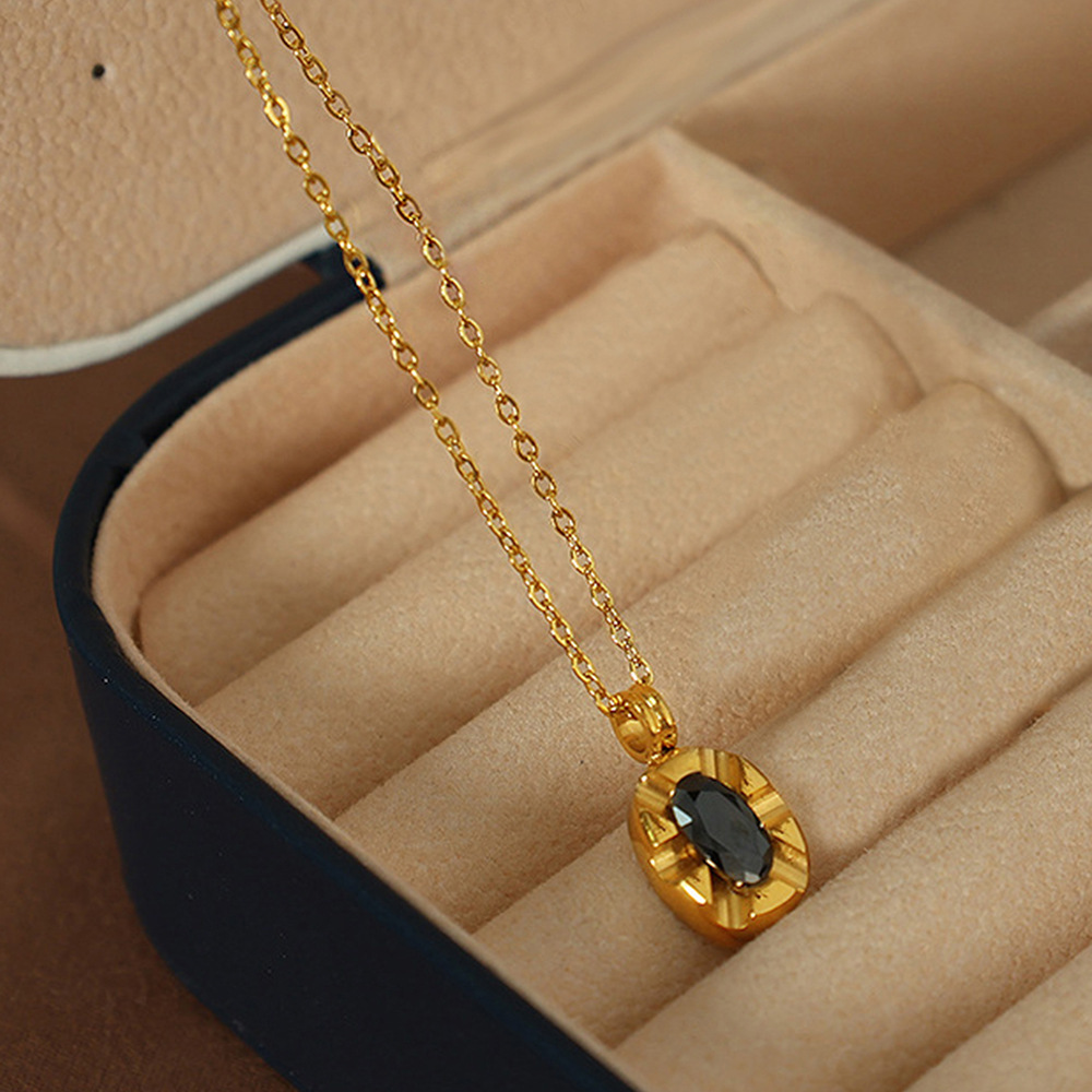Chaîne de clavicule de qualité supérieure, collier de luxe léger en acier titane gravé ovale en zircon noir élégant_voghion.com
