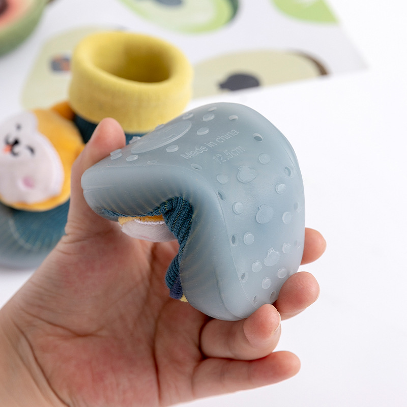 Zapatos de piso de interior para bebés calcetines de invierno zapatos calientes para niños de otoño y invierno dibujos animados gruesos calentados